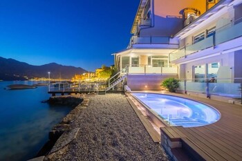 Hotel Vega Featured Image
