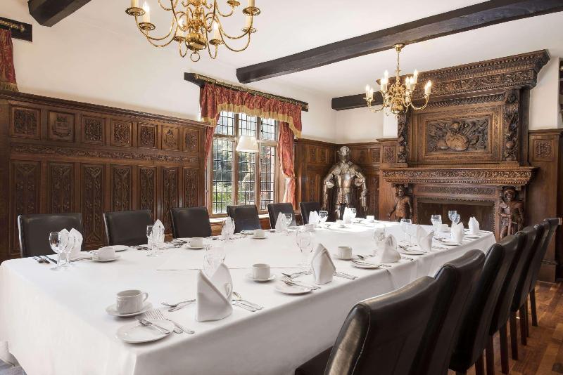 Ramada Resort Cwrt Bleddyn Hotel & Spa (رامادا ریزورت كورت بلدین هتل و اسپا) Conferences