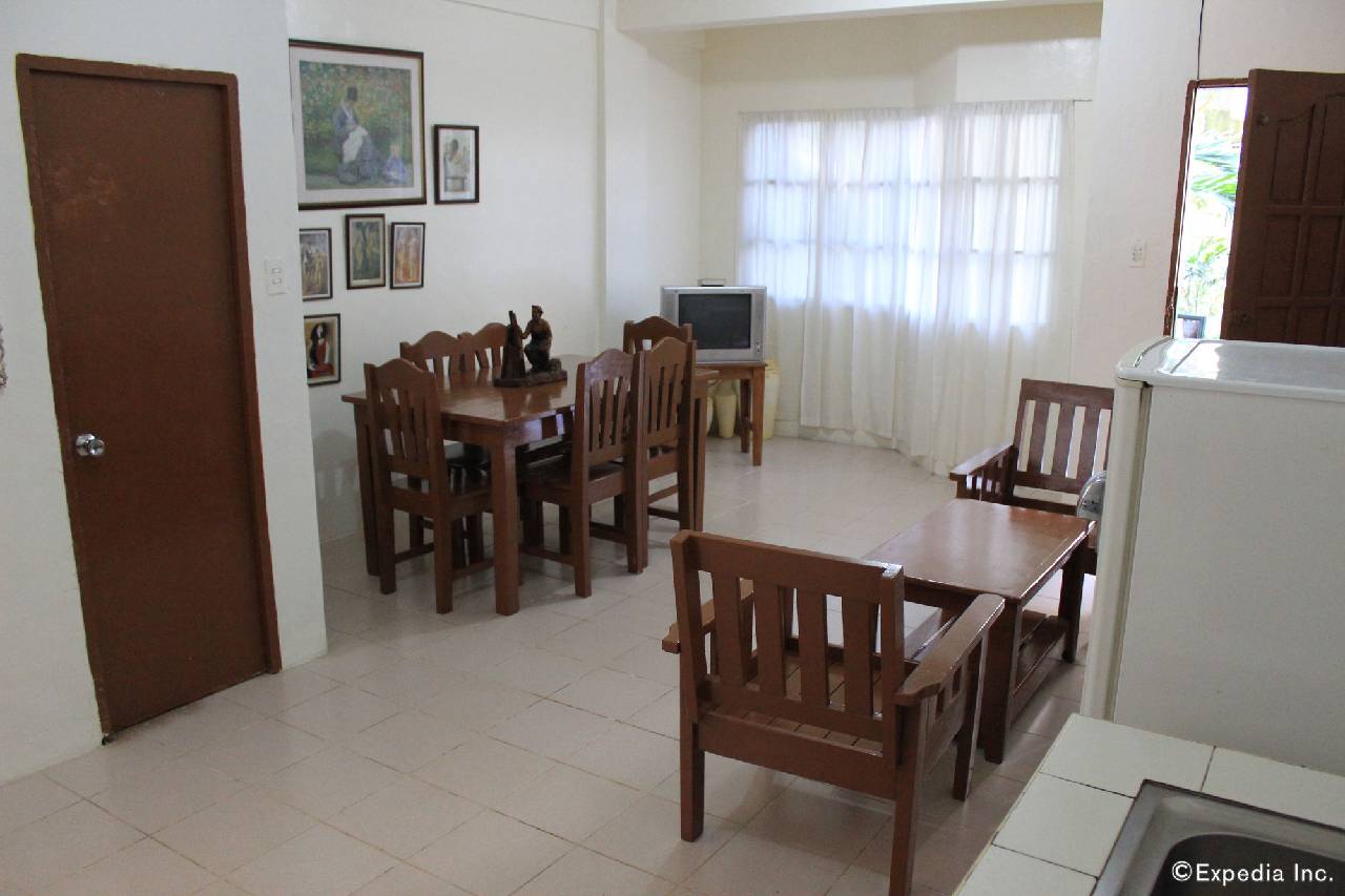 Coron Village Lodge 