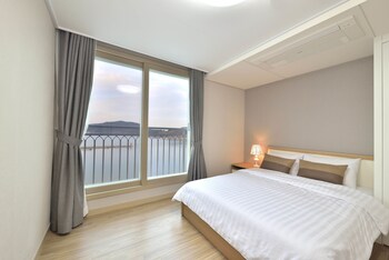 Geoje Jisefo Family Residence Guestroom
