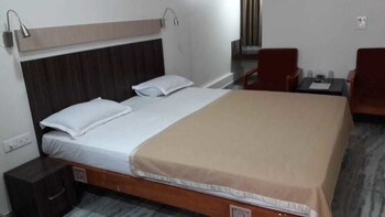 Amoghraj Hotel Madhuvan International Guestroom