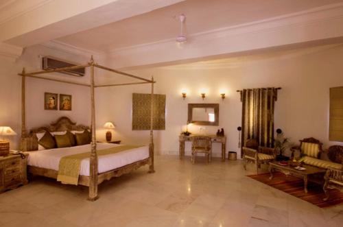 Hotel Fort Khejarla 