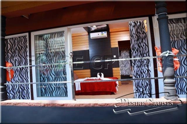 Desire Cruises Houseboat 