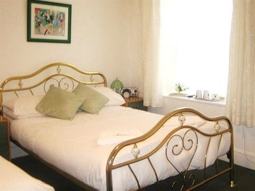 Bridgeside Guest House B And B 