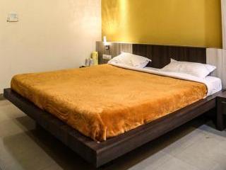 Hotel Waterlily Indore 