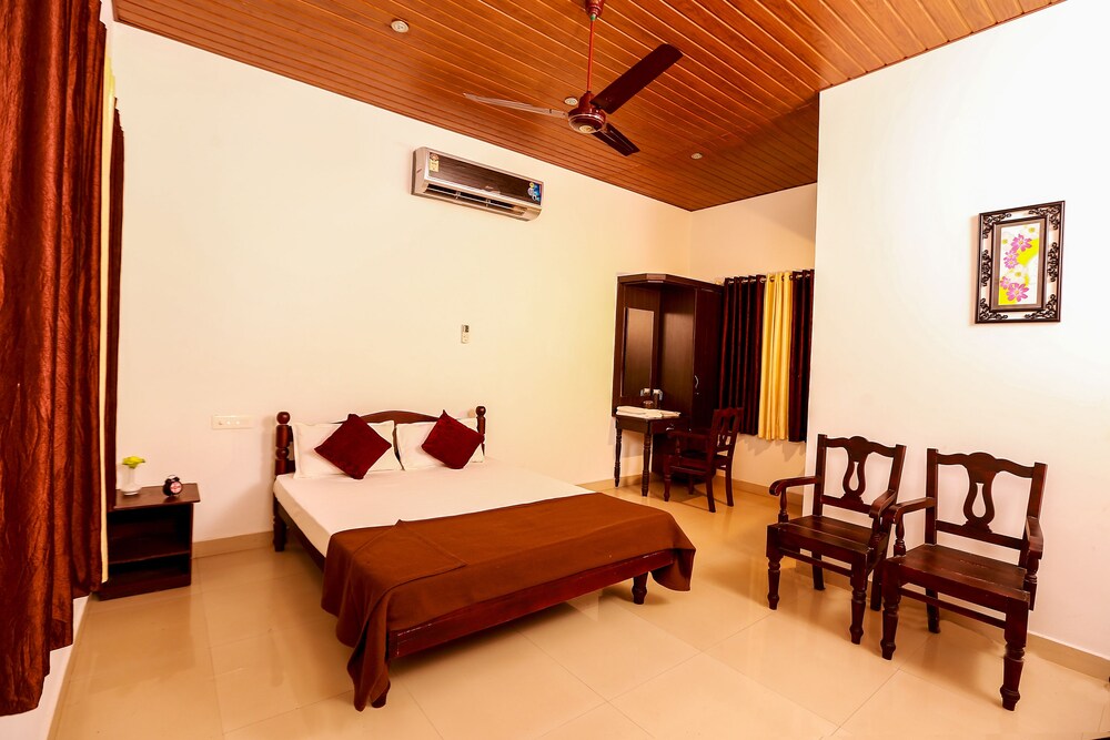 Baywatch Beach Resort Guestroom