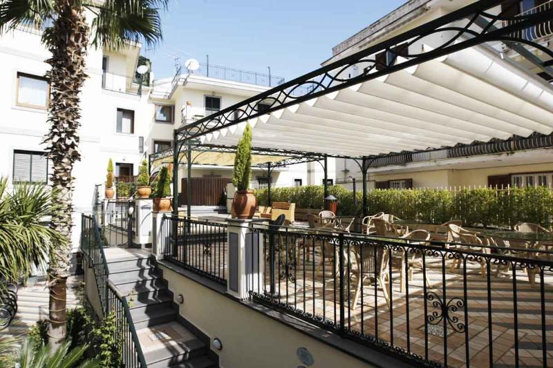 Beauty Farm Villa Luisa (بیوتی فارم ویلا لویسا) Bar