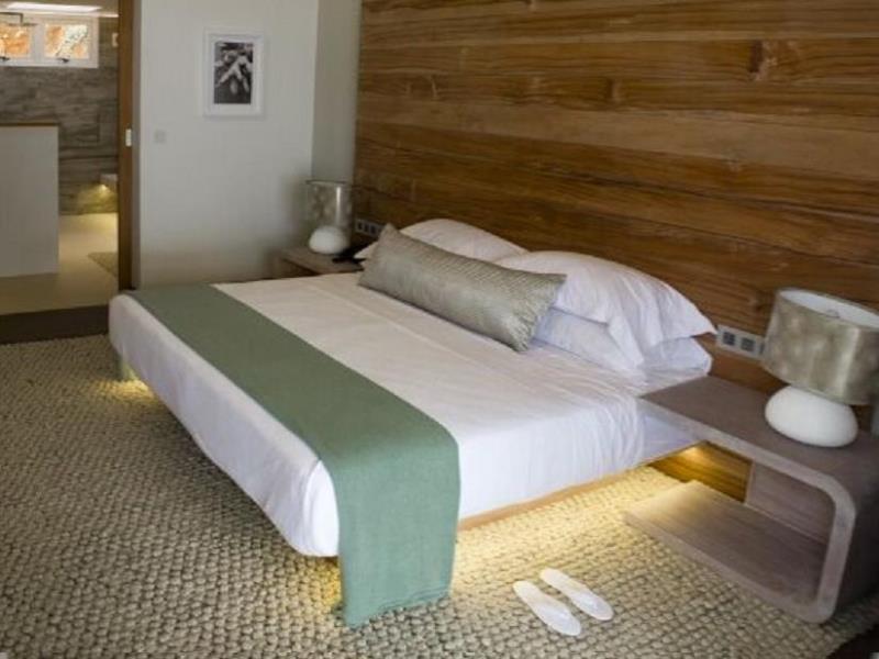 Carana Beach Hotel (كارانا بیچ هتل) 