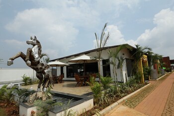 The Ocean Pearl Resort And Spa Hotel Lounge