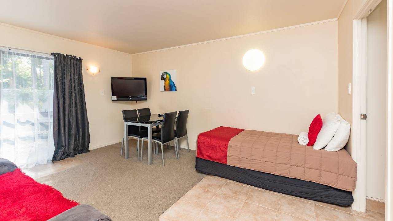 Dolphin Motel 
