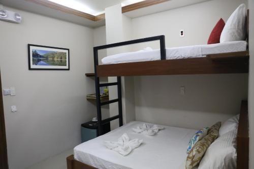 4.13 Suites Hotel 