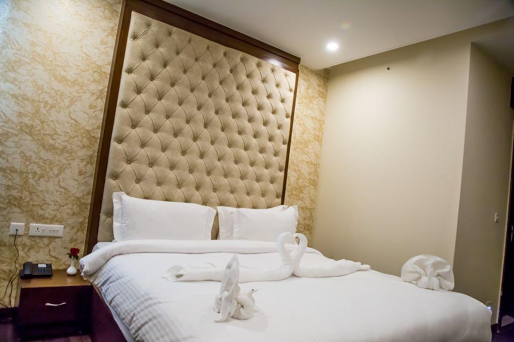 Hotel Awadh Palace 
