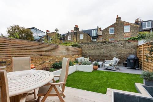 Chic 2bed 2bath Apt W Garden In Clapham Junction 
